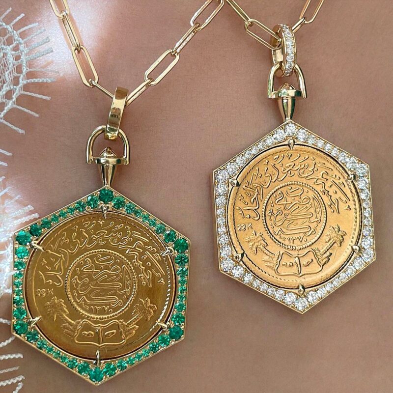 منظر بديل لـ Ginea Necklace in Emeralds (Bail & Clasp in Gold)