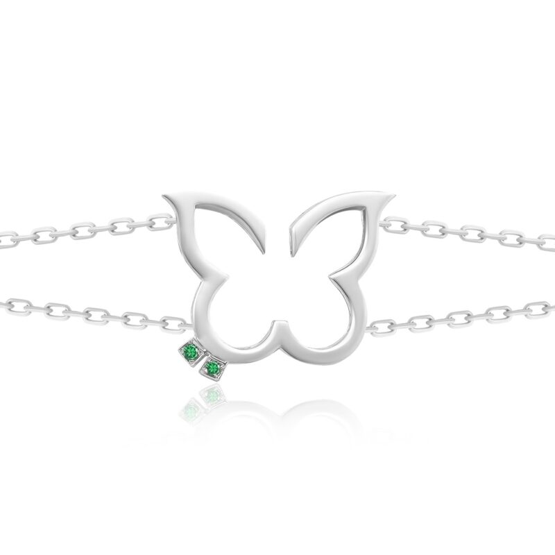 Green gemstone Hurriyah Bracelet with a silver-tone chain and sculpted metal heart motif, from Yataghan Jewellery’s Hurriyah collection.