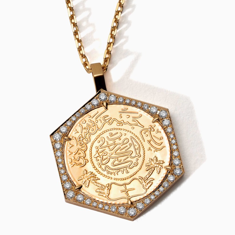 Gold-tone chain and quarter Ginea necklace pendant in a diamond frame, set with round brilliant stones for a luminous finish.