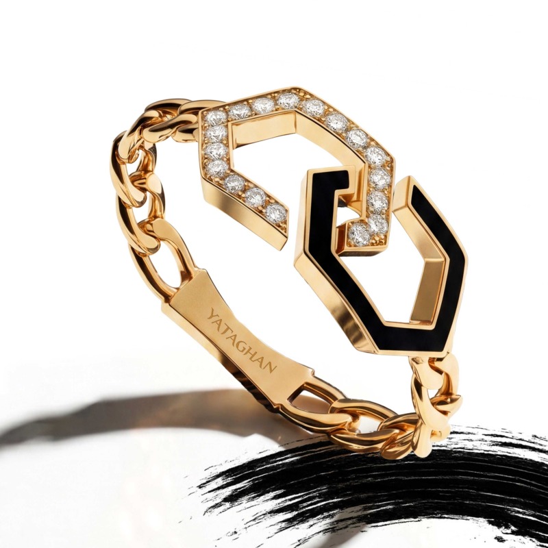 Bold Infinity Black Enamel Unchained Diamond Ring from Yataghan Jewellery, crafted in gold with black enamel links and brilliant diamond details.